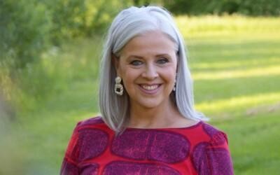 Elina Vettenranta siirtyy seurakunnissa vierailevaksi muusikoksi